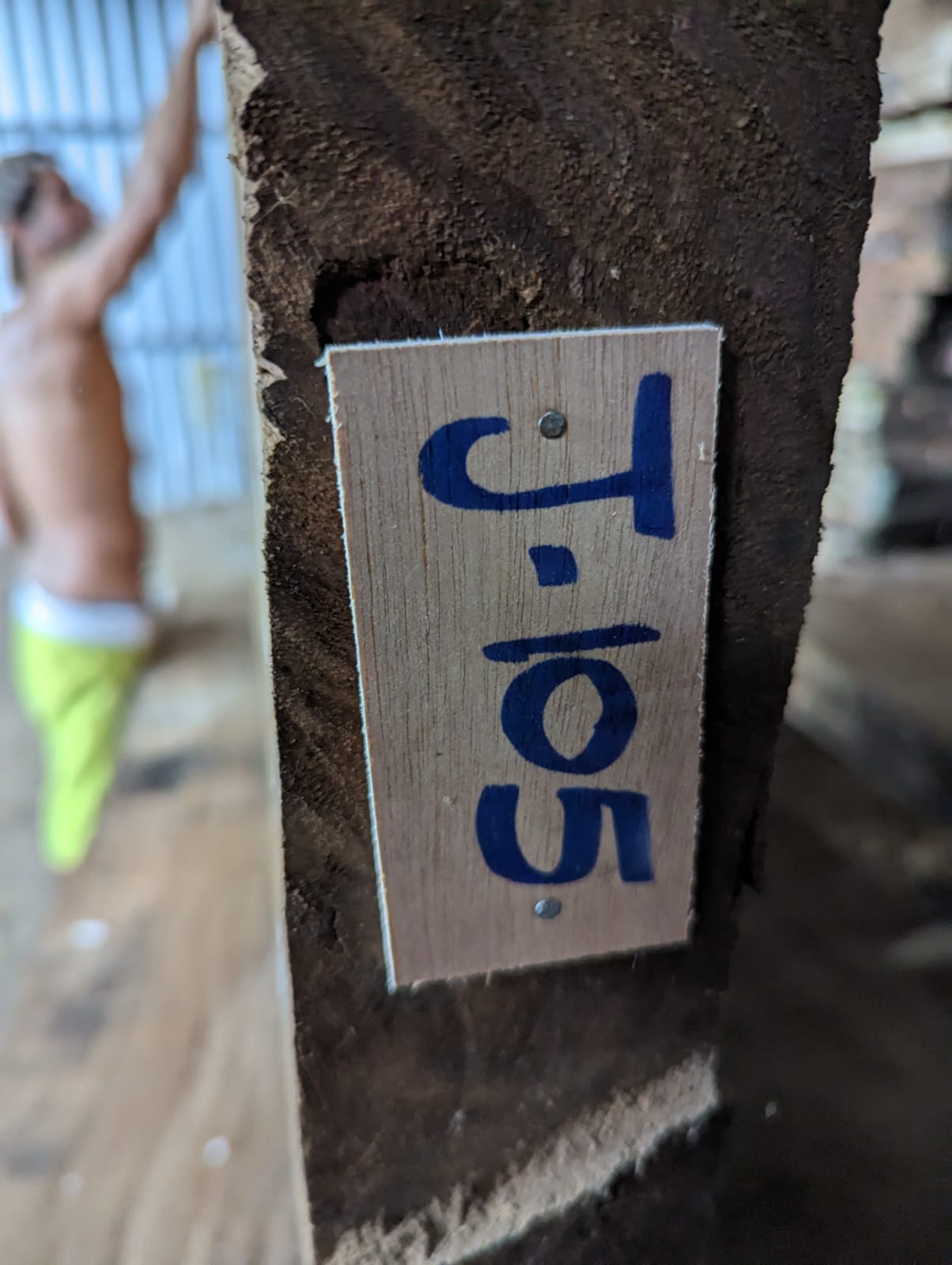 J105